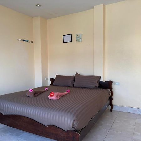 Happy Holidays Hotel Patong Luaran gambar