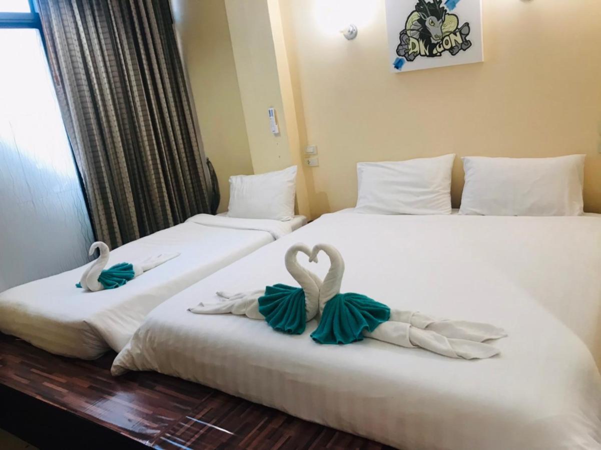 Happy Holidays Hotel Patong Luaran gambar
