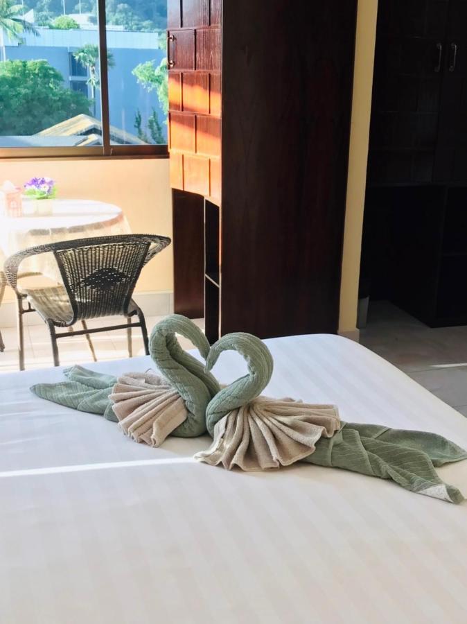 Happy Holidays Hotel Patong Luaran gambar