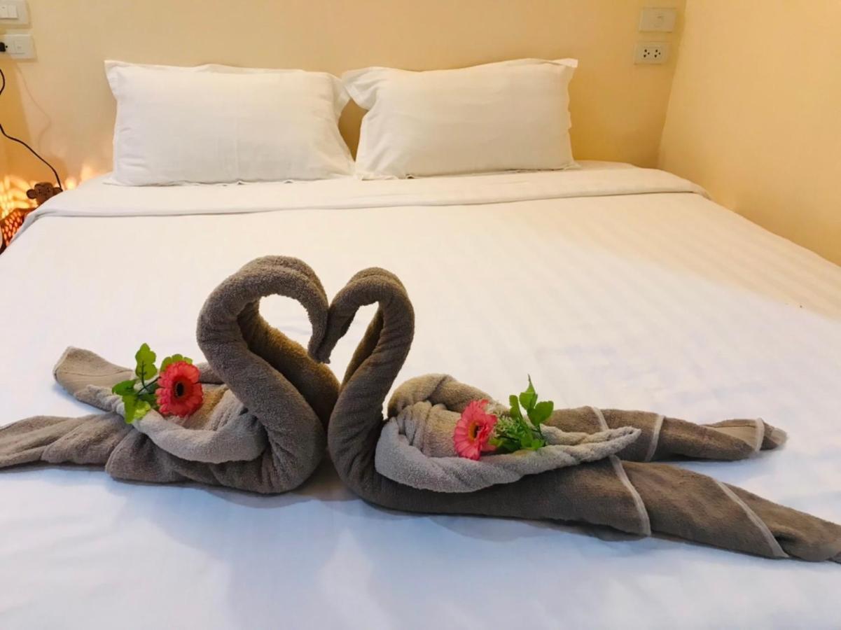 Happy Holidays Hotel Patong Luaran gambar