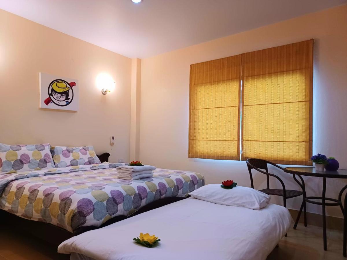 Happy Holidays Hotel Patong Luaran gambar