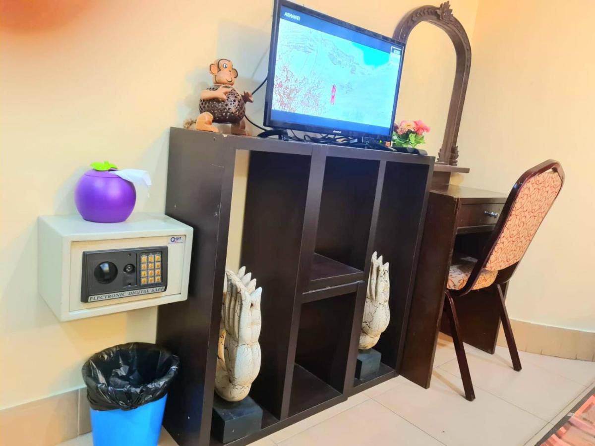 Happy Holidays Hotel Patong Luaran gambar