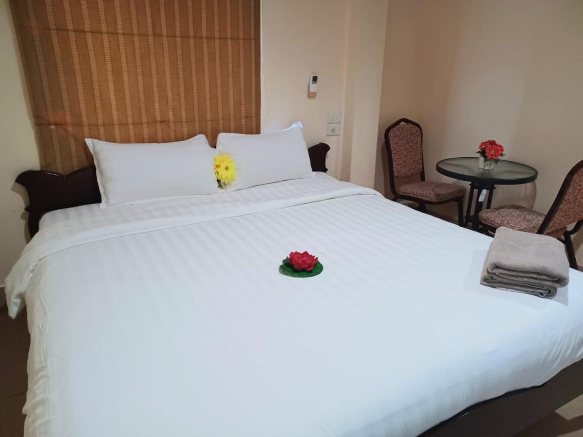 Happy Holidays Hotel Patong Luaran gambar