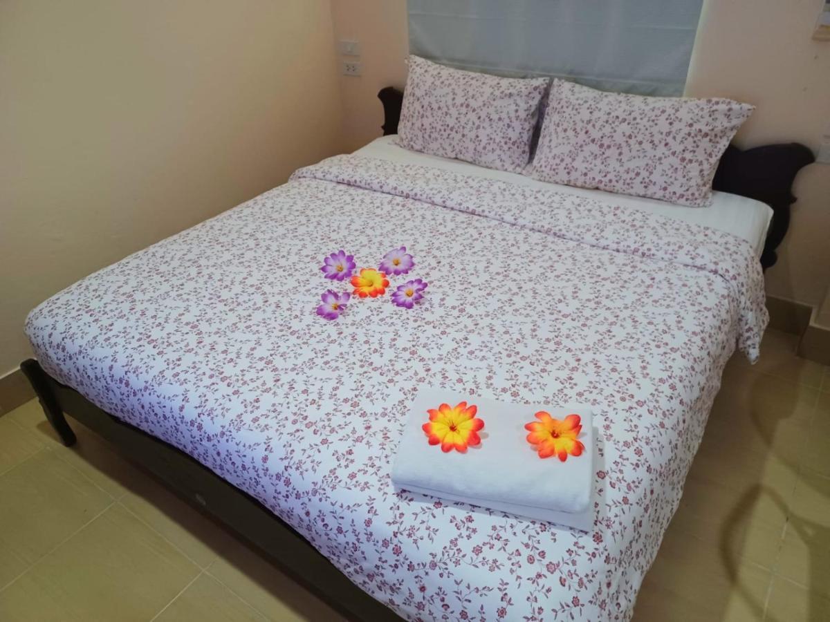 Happy Holidays Hotel Patong Luaran gambar