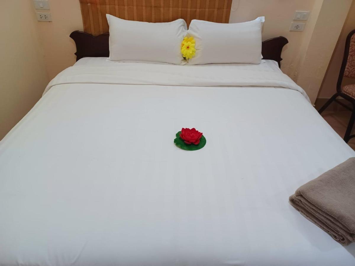 Happy Holidays Hotel Patong Luaran gambar
