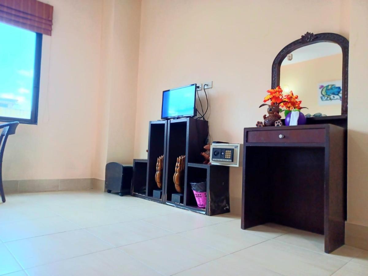 Happy Holidays Hotel Patong Luaran gambar