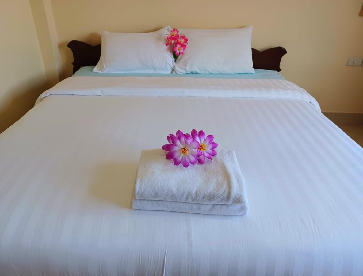Happy Holidays Hotel Patong Luaran gambar
