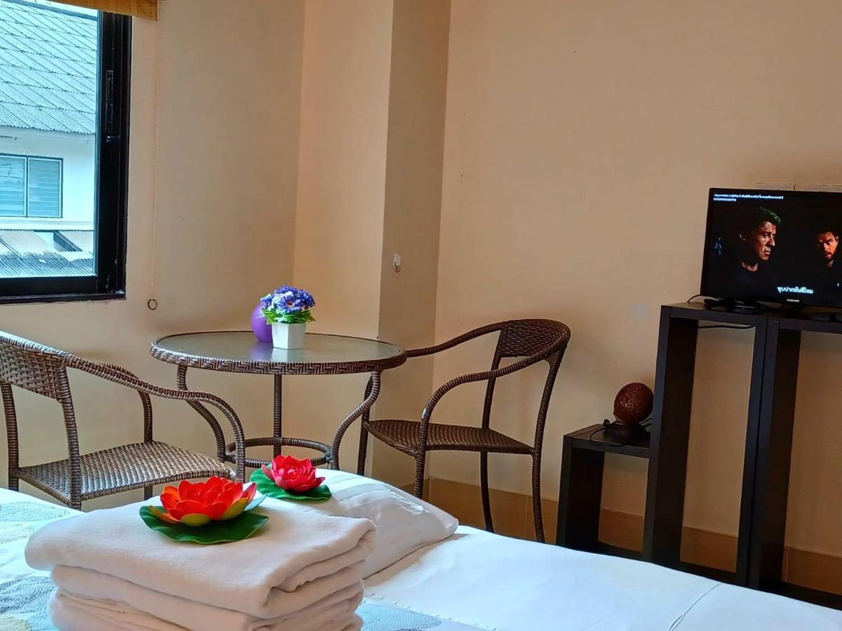 Happy Holidays Hotel Patong Luaran gambar
