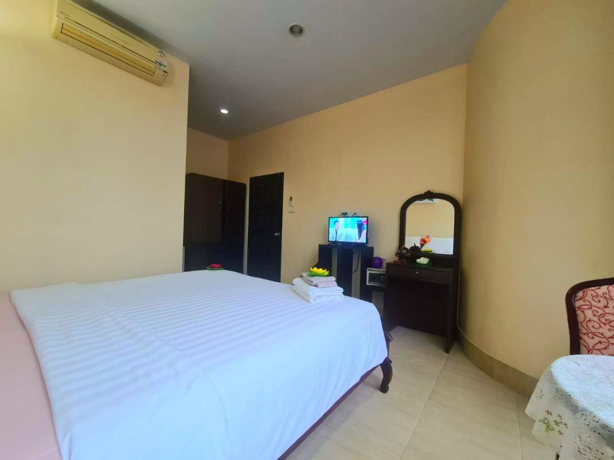 Happy Holidays Hotel Patong Luaran gambar