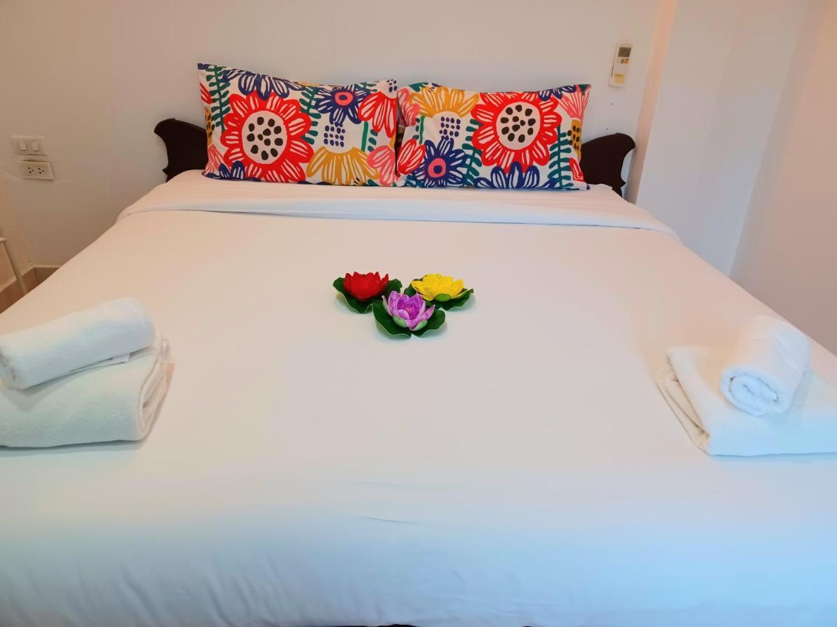 Happy Holidays Hotel Patong Luaran gambar