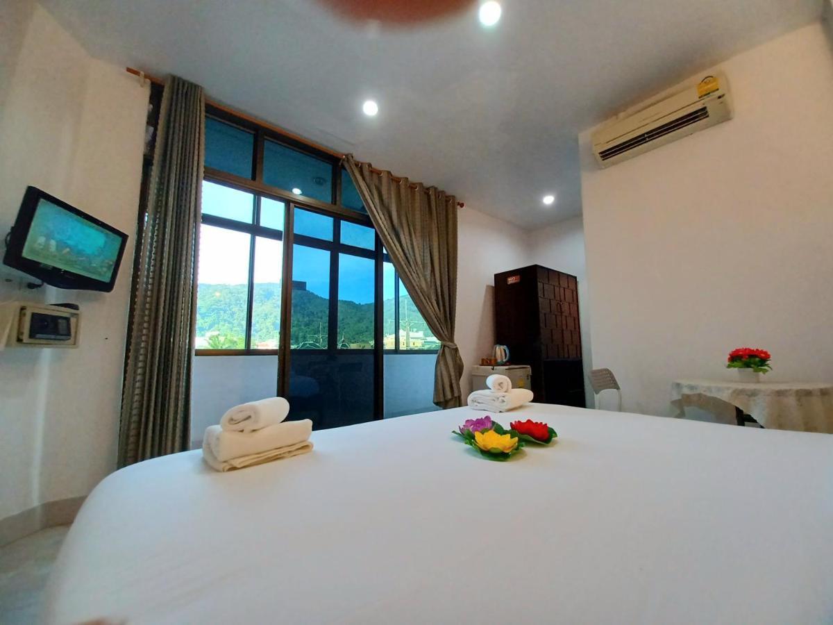 Happy Holidays Hotel Patong Luaran gambar