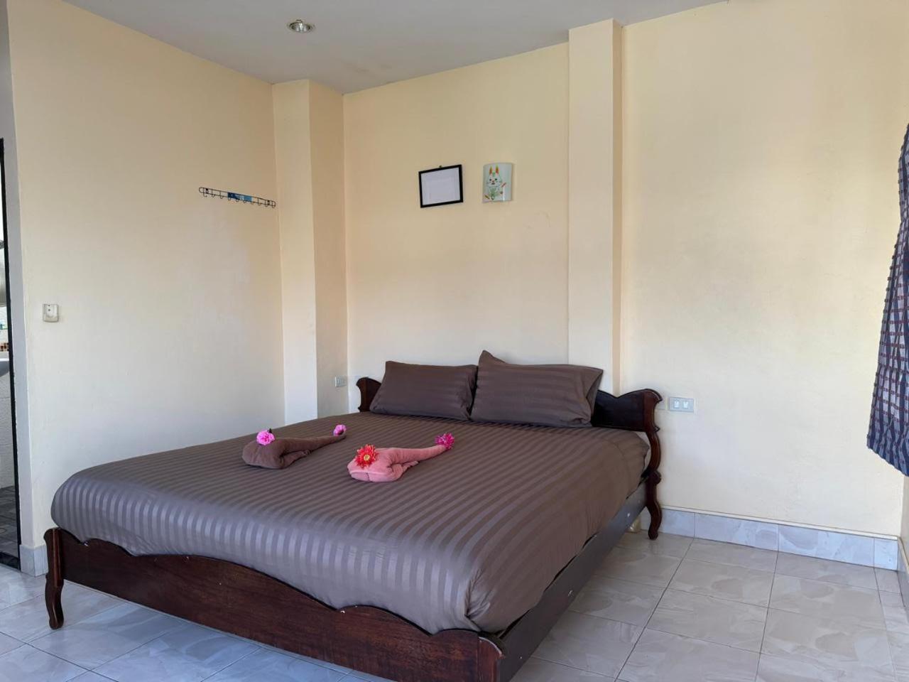 Happy Holidays Hotel Patong Luaran gambar