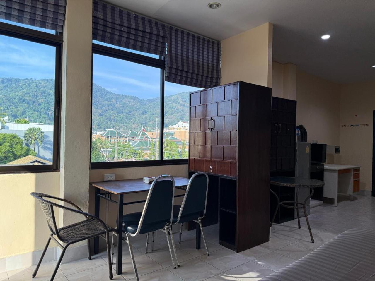 Happy Holidays Hotel Patong Luaran gambar